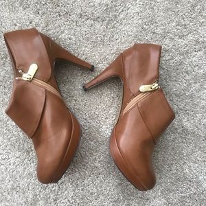 Adrienne Vittadini Polenta Brown Leather Booties